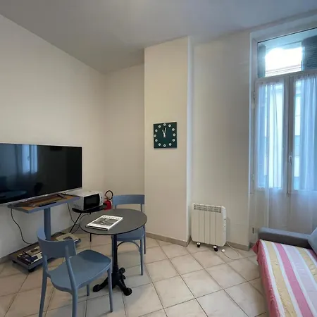 Bilocale House Gaudio 23 - A 1 Minuto Dall'ariston - Wifi 公寓 *